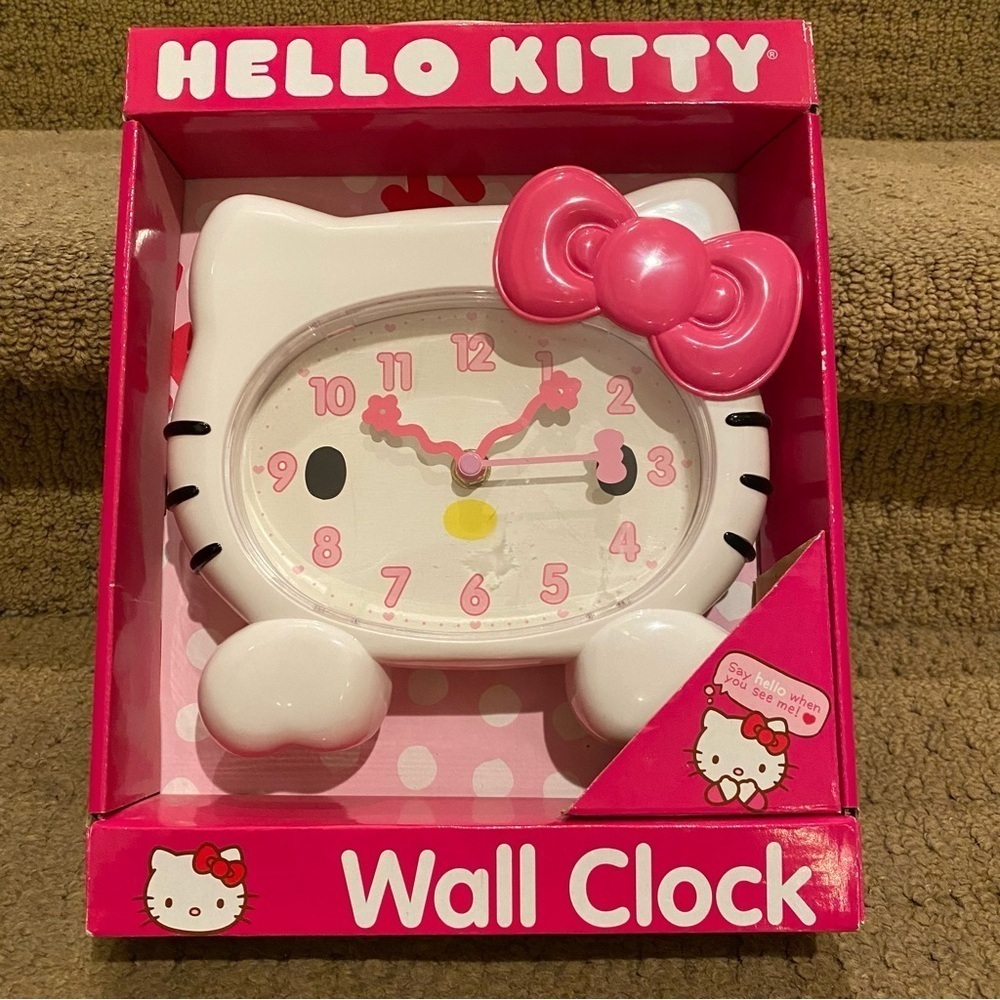 New!! HELLO KITTY 2008 Wall Clock 7”x8”